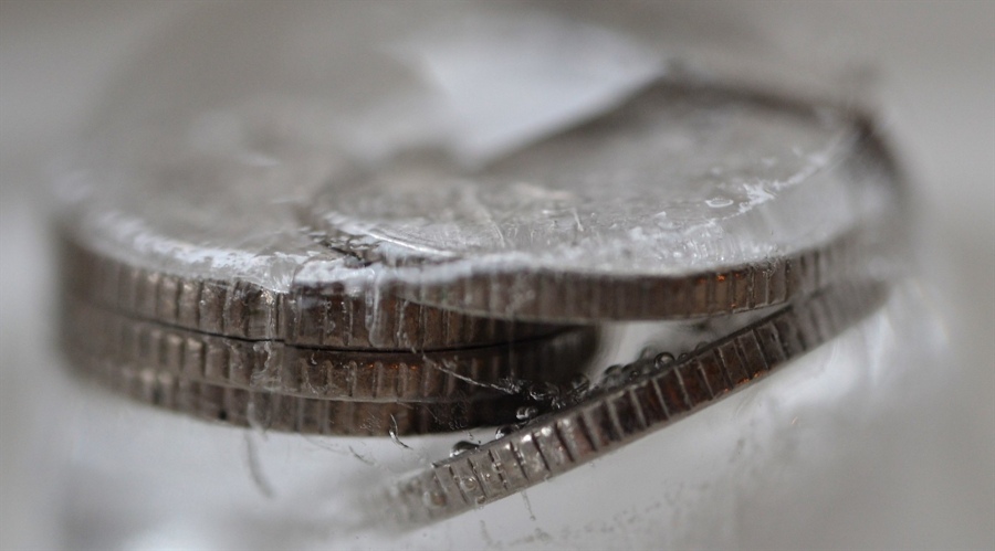 外交部发言人就泰国宪法法院裁决佩通坦总理解职答记者问